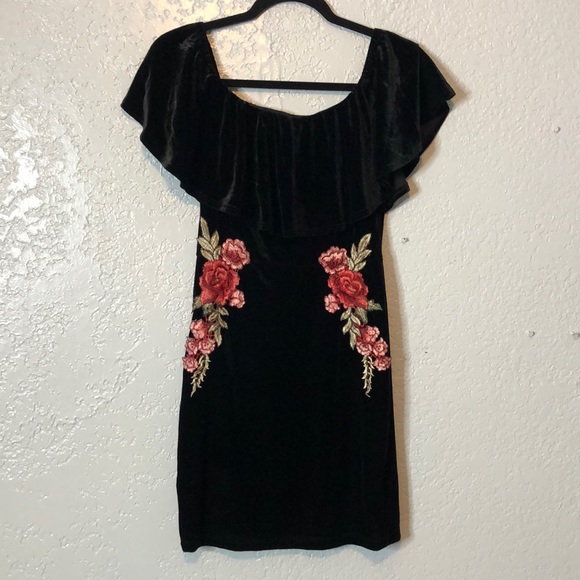 Fashion Nova Roses Embroidery Dress Size Medium - Picture 1 of 8